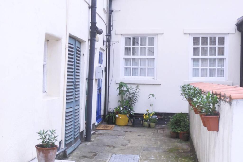 Kikas Cottage, Rear 89 Church Street, White Horse Yard Whitby Exterior photo